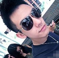 qq男生苦笑头像图片_WWW.WHOISQQ.COM