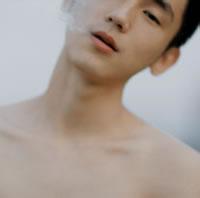 男生吻痕头像图片_WWW.WHOISQQ.COM