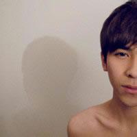 男生吻痕头像图片_WWW.WHOISQQ.COM