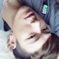 男生吻痕头像图片_WWW.WHOISQQ.COM