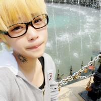 男生白色头发头像图片_WWW.WHOISQQ.COM