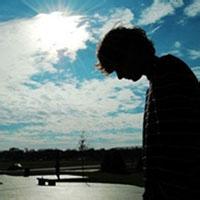 孤寂男生背影头像图片_WWW.WHOISQQ.COM
