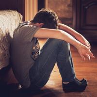 孤寂男生背影头像图片_WWW.WHOISQQ.COM