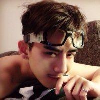 个性网男生简约头像图片_WWW.WHOISQQ.COM