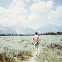 海边背景男生qq头像图片_WWW.WHOISQQ.COM