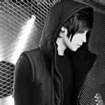 黑色头像图片男生带帽子_WWW.WHOISQQ.COM
