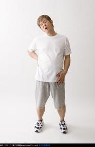 张着嘴巴的男生头像图片_WWW.WHOISQQ.COM