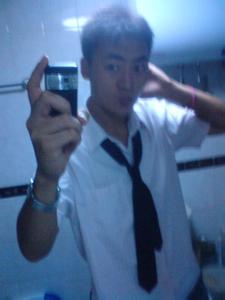 带耳钻的男生头像图片_WWW.WHOISQQ.COM