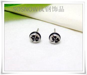 带耳钻的男生头像图片_WWW.WHOISQQ.COM