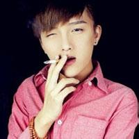 欧美帅气男生抽烟头像图片_WWW.WHOISQQ.COM