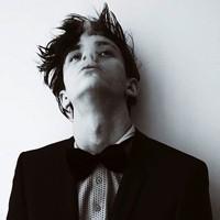 欧美帅气男生抽烟头像图片_WWW.WHOISQQ.COM