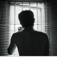 qq黑色沧桑头像图片男生_WWW.WHOISQQ.COM