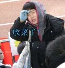 qq头像图片男生背影背书包_WWW.WHOISQQ.COM
