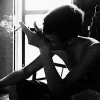男生抽烟秃废头像图片_WWW.WHOISQQ.COM