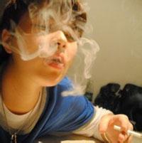 男生抽烟秃废头像图片_WWW.WHOISQQ.COM