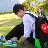 戴着帽子的男生qq头像图片_WWW.WHOISQQ.COM