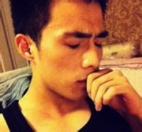 头像图片背心男生_WWW.WHOISQQ.COM