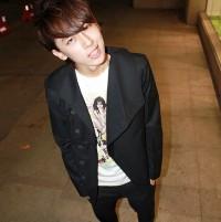 头像图片背心男生_WWW.WHOISQQ.COM