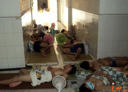 男生宿舍六人头像图片_WWW.WHOISQQ.COM