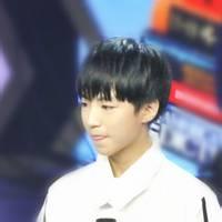 吐舌头男生头像图片_WWW.WHOISQQ.COM