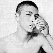 吐舌头男生头像图片_WWW.WHOISQQ.COM