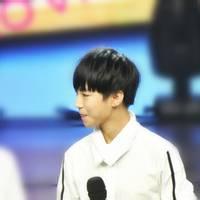 吐舌头男生头像图片_WWW.WHOISQQ.COM