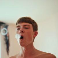 个性头像图片男生吸烟_WWW.WHOISQQ.COM
