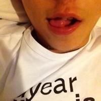 不露脸半身男生头像图片_WWW.WHOISQQ.COM