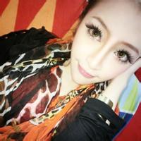 男生抱狗女生抱猫头像图片_WWW.WHOISQQ.COM
