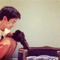 男生帆布鞋头像图片lomo_WWW.WHOISQQ.COM