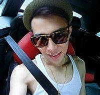 qq头像图片男生拿饮料_WWW.WHOISQQ.COM