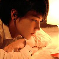 现实男生在车里头像图片_WWW.WHOISQQ.COM