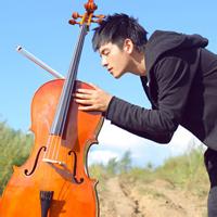 向我开枪手势男生头像图片_WWW.WHOISQQ.COM