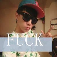 向我开枪手势男生头像图片_WWW.WHOISQQ.COM