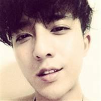 向我开枪手势男生头像图片_WWW.WHOISQQ.COM