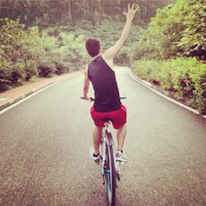 旅行男生头像图片_WWW.WHOISQQ.COM