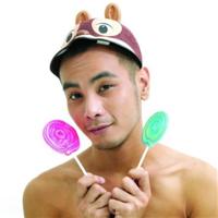 吃棒棒糖拽的男生头像图片_WWW.WHOISQQ.COM