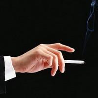 叼着香烟的男生头像图片_WWW.WHOISQQ.COM