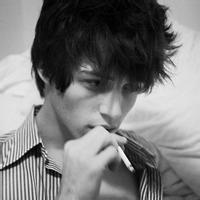 叼着香烟的男生头像图片_WWW.WHOISQQ.COM