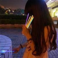 qq男生荧光棒头像图片_WWW.WHOISQQ.COM
