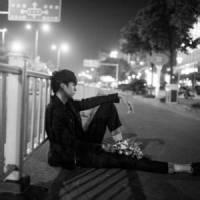 男生头像图片伤心_WWW.WHOISQQ.COM