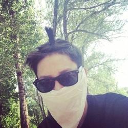 qq头像图片男生大海礁石_WWW.WHOISQQ.COM