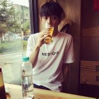 qq头像图片蓝天白云男生_WWW.WHOISQQ.COM