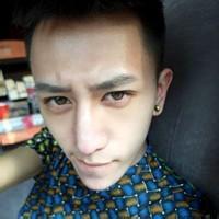 男生咧嘴逗人的头像图片_WWW.WHOISQQ.COM