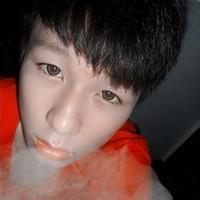 红色男生头像图片_WWW.WHOISQQ.COM
