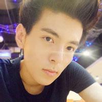 男生闭眼许愿头像图片_WWW.WHOISQQ.COM