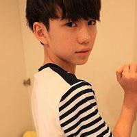 男生闭眼许愿头像图片_WWW.WHOISQQ.COM