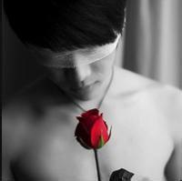 qq男生头像图片带玫瑰花_WWW.WHOISQQ.COM