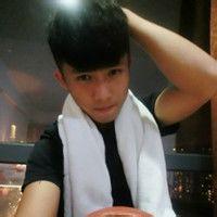 qq头像图片休闲青春男生_WWW.WHOISQQ.COM