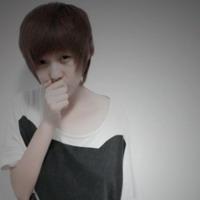 拿着寒梅的男生头像图片_WWW.WHOISQQ.COM